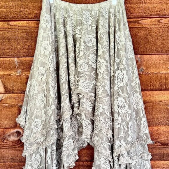 JADED GYPSY MEADOW VIEWS LACE HANKERCHIEF HEM SKIRT - Picture 3 of 6